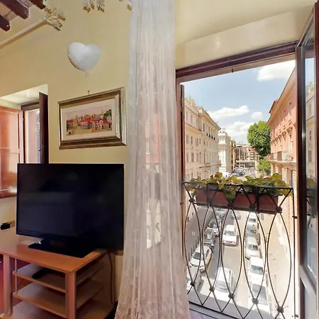 Classic Next To Popolo Square Apartment *